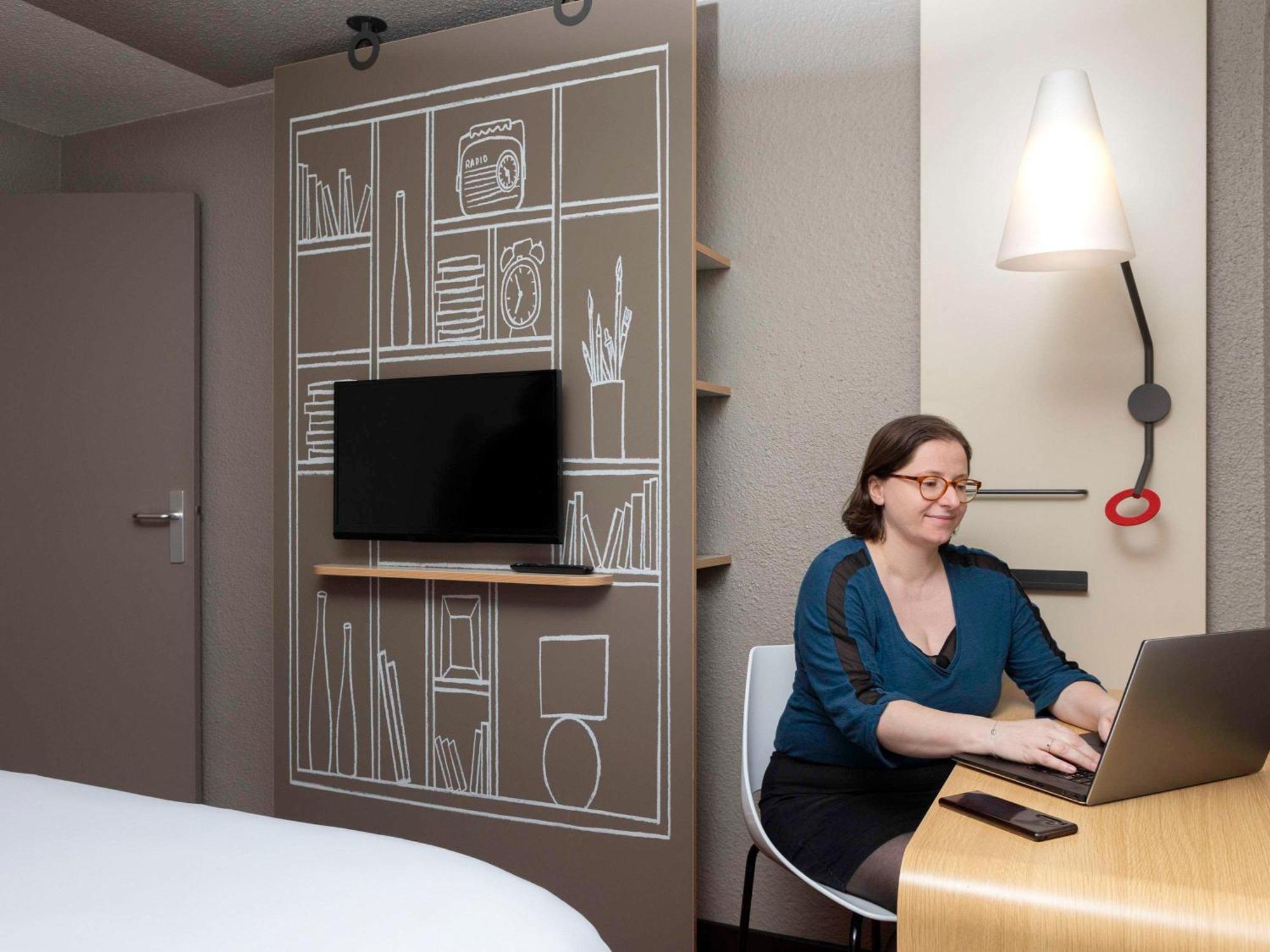 Ibis Paris Porte De Bercy Charenton-le-Pont Bagian luar foto